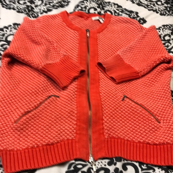 Cute zip front sweater with fun peaked hemline - Picture 1 of 11